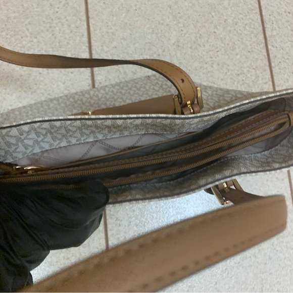 MICHAEL Michael Kors Tan Tote with Structured Design - Picture 2 of 3